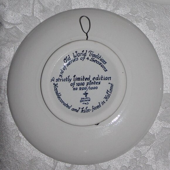 Delft Blue and White Plate | Autumn | Seasons Collection - Picture 4 of 5